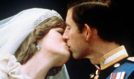 Aukcione bus parduodamos princo Čarlzo ir Dianos vestuvių nuotraukos