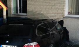 Girto palangiškio BMW rėžėsi į vaikų lopšelį-darželį