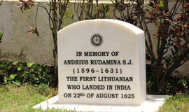 Indijoje atidengtas paminklas Andriui Rudaminai