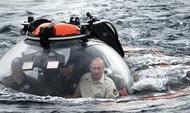 Vladimiras Putinas batiskafu paniro į Juodosios jūros dugną prie Krymo krantų