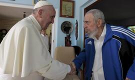 Kuboje popiežius susitiko su Fideliu Kastru