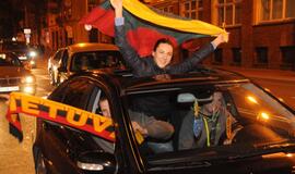 Klaipėdiečiai švenčia Lietuvos krepšininkų pergalę