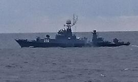Rusijos kariniai laivai pakoregavo civilinių laivų maršrutus