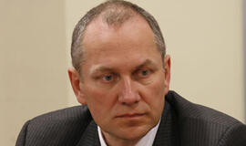 Automobilis - ginklas. O kaip gaunamas leidimas jį valdyti?