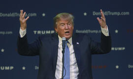 Donaldas Trampas &quot;beprotiška&quot; vadina Angelos Merkel pabėgėlių politiką