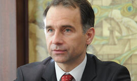 Už dujas verčiami mokėti net kūrenantys malkomis