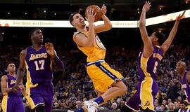 16-ąją pergalę iš eilės iškovoję &quot;Warriors&quot; krepšininkai pagerino NBA rekordą