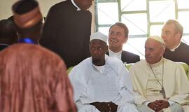 CAR: popiežius Pranciškus apsilankė mečetėje ir pavadino musulmonus broliais