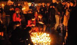 Klaipėdiečiai degė žvakutes žuvusiems Paryžiuje