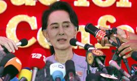 Ong San Suči partija iškovojo absoliučią daugumą Mianmaro parlamente