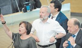 Rodomi konservatorių korupcijos ženklai