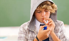 Nerimą kelianti statistika: paaugliai vis dažniau svaiginasi pavojingomis medžiagomis