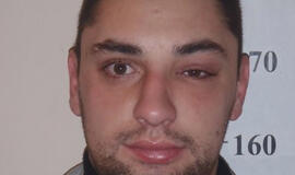 Su automatu "Kalašnikov" Vilniuje besislapstęs vyras sulaikytas