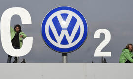 "Volkswagen" JAV klientams pasiūlė 1 tūkst. dolerių vertės dovanų kortelių ir čekių