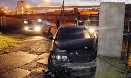 Girtą BMW vairuotoją sustabdė stadiono vartai