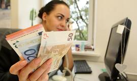 Greitųjų kreditų bendrovei - 17,5 tūkst. eurų bauda už neatsakingą skolinimą pajamų neturinčiam aštuoniolikmečiui