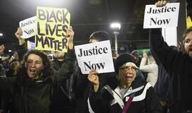 JAV surengti protestai dėl pareigūnų naudojamo smurto prieš juodaodžius