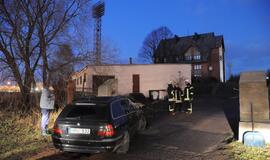 BMW pylė į stadiono vartus