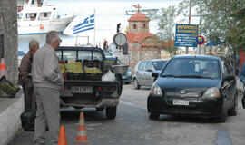 Tūkstančiai graikų išregistruoja savo automobilius