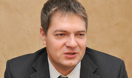 Andrius Mazuronis ragina Kęstą Komskį atsistatydinti iš Seimo vicepirmininko posto
