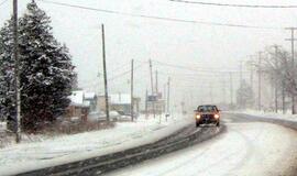 Keliuose yra slidžių ruožų