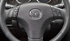 "Mazda" atšaukia per 374 tūkst. automobilių dėl saugos oro pagalvių defekto