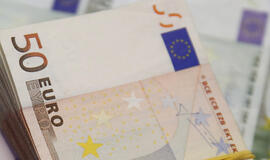 Moteris sukčiams atidavė beveik 12 tūkst. eurų
