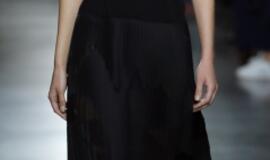 Pavasariui - variacijos apsinuoginimo tema