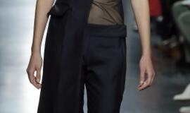 Pavasariui - variacijos apsinuoginimo tema