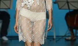 Pavasariui - variacijos apsinuoginimo tema