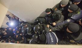 Protestuotojams šturmavus Moldovos parlamentą, sužeista 10 žmonių
