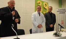 Vyskupas medikams linkėjo ramybės