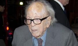 Eidamas 104-uosius metus, mirė žinomas britų kino operatorius Daglasas Slokomas