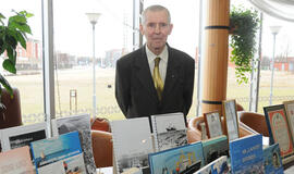 Per gimtadienį - paroda ir diskusijos apie problemas