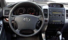 "Toyota" dėl saugos oro pagalvių defektų atšaukia 320 tūkst. automobilių