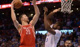 Donatas Motiejūnas rungtynėse su "Thunder" pelnė 11 taškų, bet "Rockets" pralaimėjo