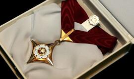 Išdalyti &quot;Auksiniai scenos kryžiai&quot;