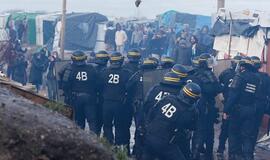 Migrantų krizė: Prancūzija griauna Kalė migrantų stovyklą, migrantai priešinasi