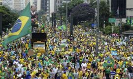 Milijonai žmonių Brazilijoje dalyvavo demonstracijoje prieš šalies prezidentę