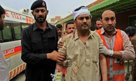 Pakistane sprogus autobuse padėtai bombai, žuvo 15 žmonių