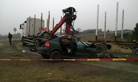 Pagrobė mašiną, palindo po vilkiku ir žuvo