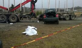 Pagrobė mašiną, palindo po vilkiku ir žuvo