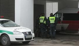 Senelis užvaikė anūkę, vyras nuplikė mergaitę