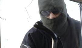 Kaukėti žmonės grasino nužudyti šeimininkę