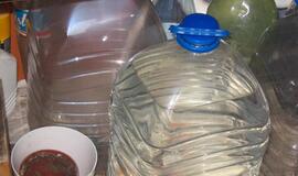 Klaipėdoje įtartinu skysčiu apipiltas kabinetas