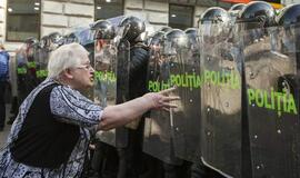 Per susirėmimus tarp protestuotojų ir policijos Moldovoje yra sužeistųjų