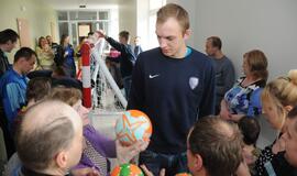 "Dragūno" rankininkai aplankė neįgaliuosius