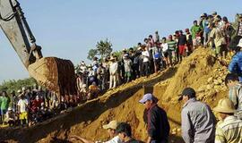 Užgriuvus žemės nuošliaužai Mianmaro nefritų kasybos rajone žuvo 11 žmonių