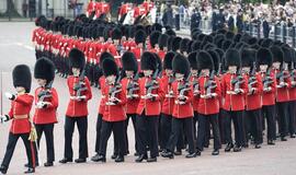Karalienės Elžbietos gimtadienio parade žygiavo per pusantro tūkstančio karių