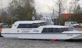 Nepaisant vandens lygio prieplaukoje, reguliarus reisas Dreverna-Juodkrantė-Dreverna plukdo turistus